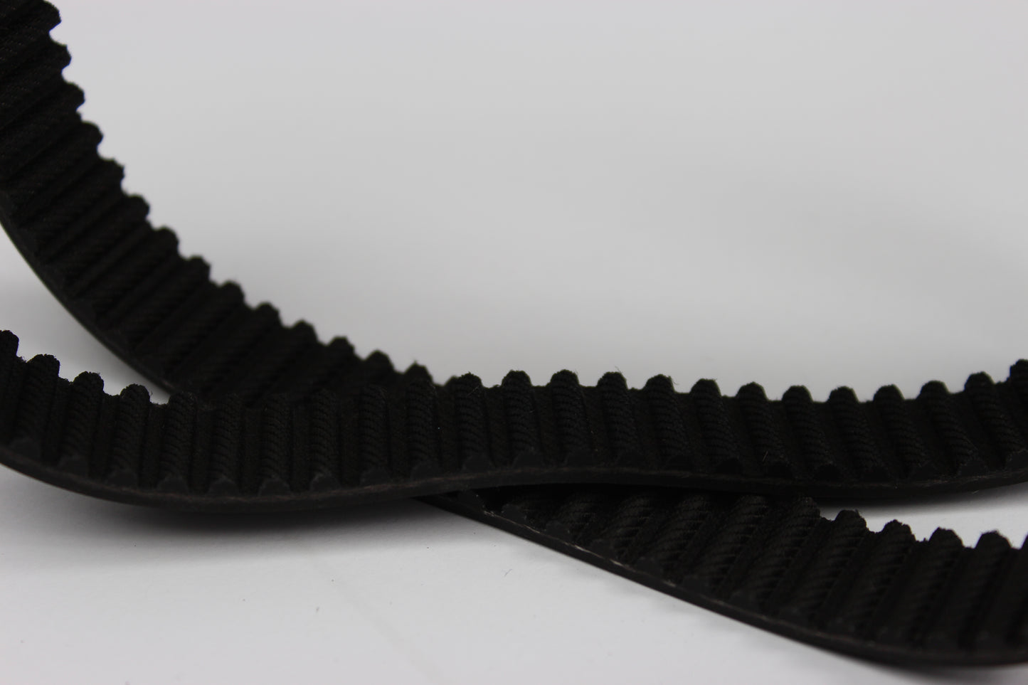 Durable carbon belts for skateboards